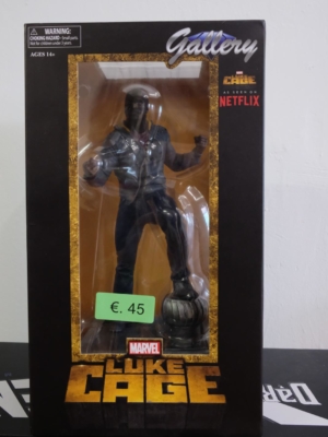 luke cage pvc stutue