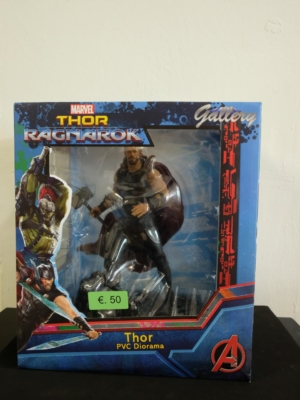 thor ragnarok pvc statue diorama