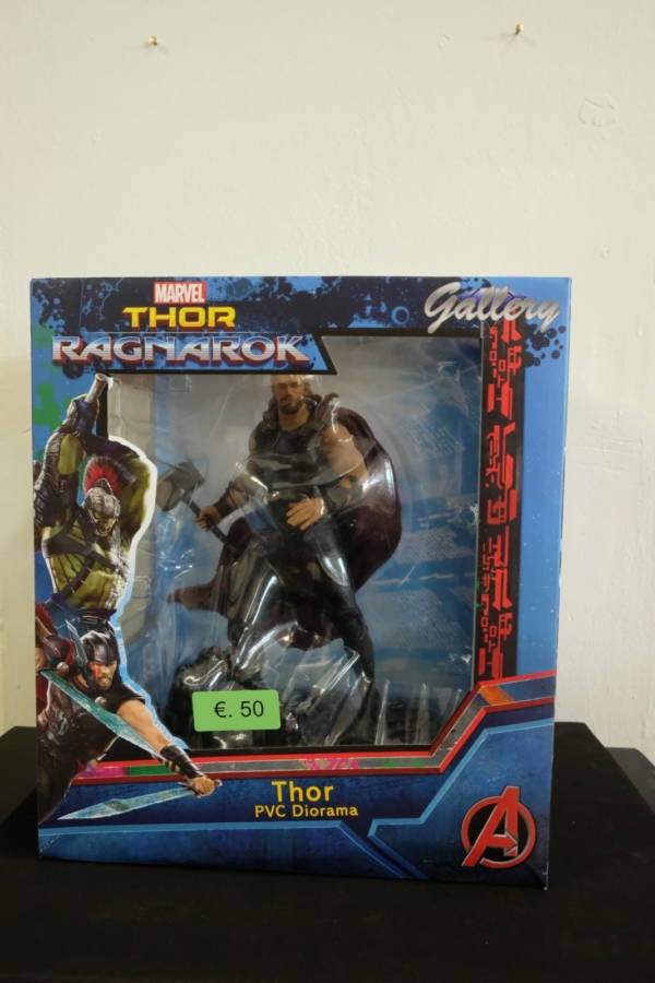 thor ragnarok pvc statue diorama