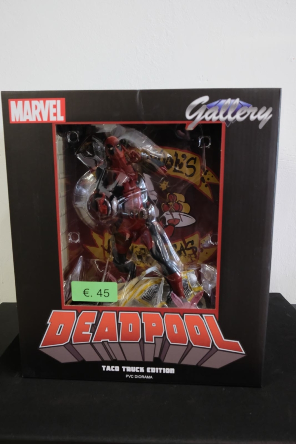 deadpool pvc statue