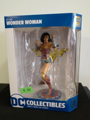 wonder woman dc core pvc statue