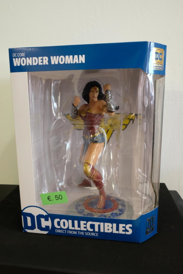 wonder woman dc core pvc statue